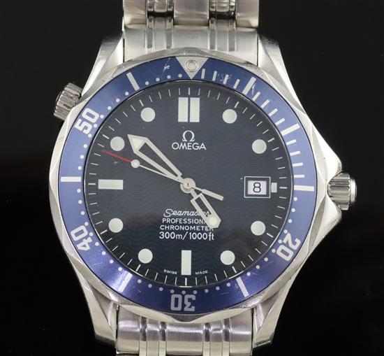 A gentlemans 2004 stainless steel Omega Seamaster Professional Chronometer automatic wrist watch,